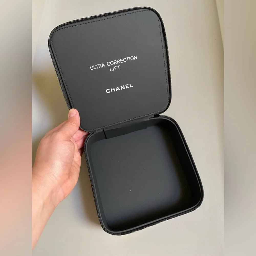 CHANEL MAKE UP VANITY BLACK PATENT CASE